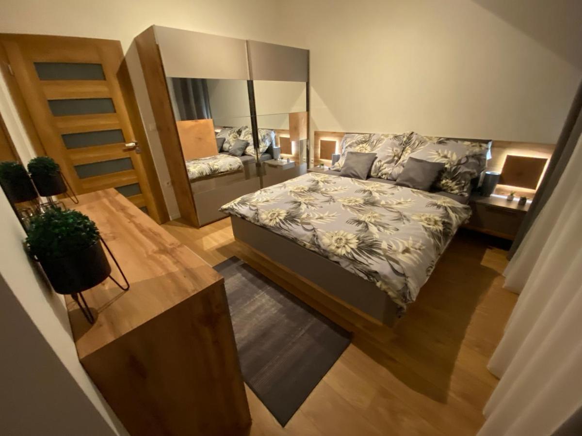 Apartment Mala Praha & Parking In The Garage Zilina Exterior photo